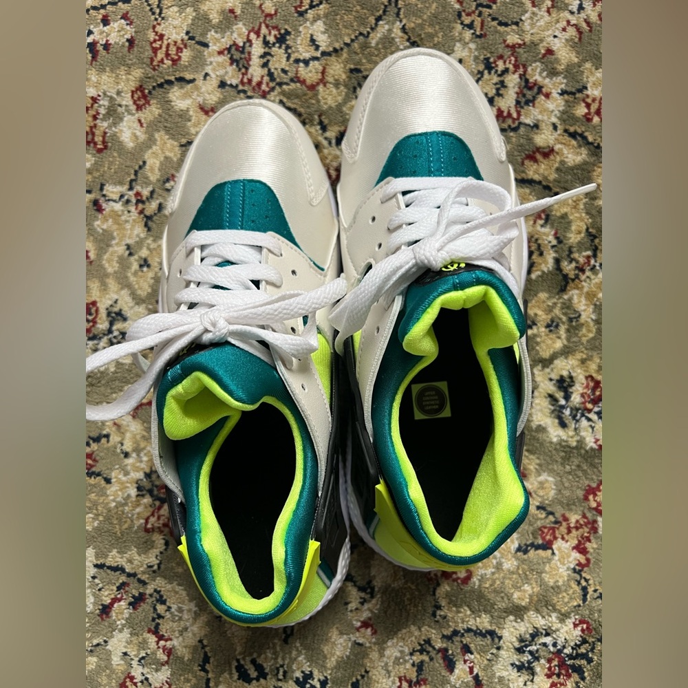 NIKE HUARACHE RUN (GS) Nike Air
Phantom/Volt/Bright Spruce Size Y7 - Picture 3 of 10